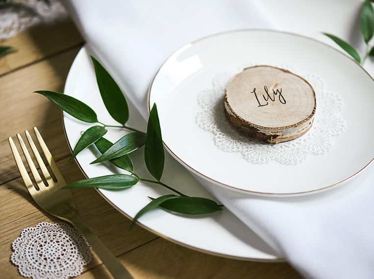 Baumstamm-Tischkärtchen